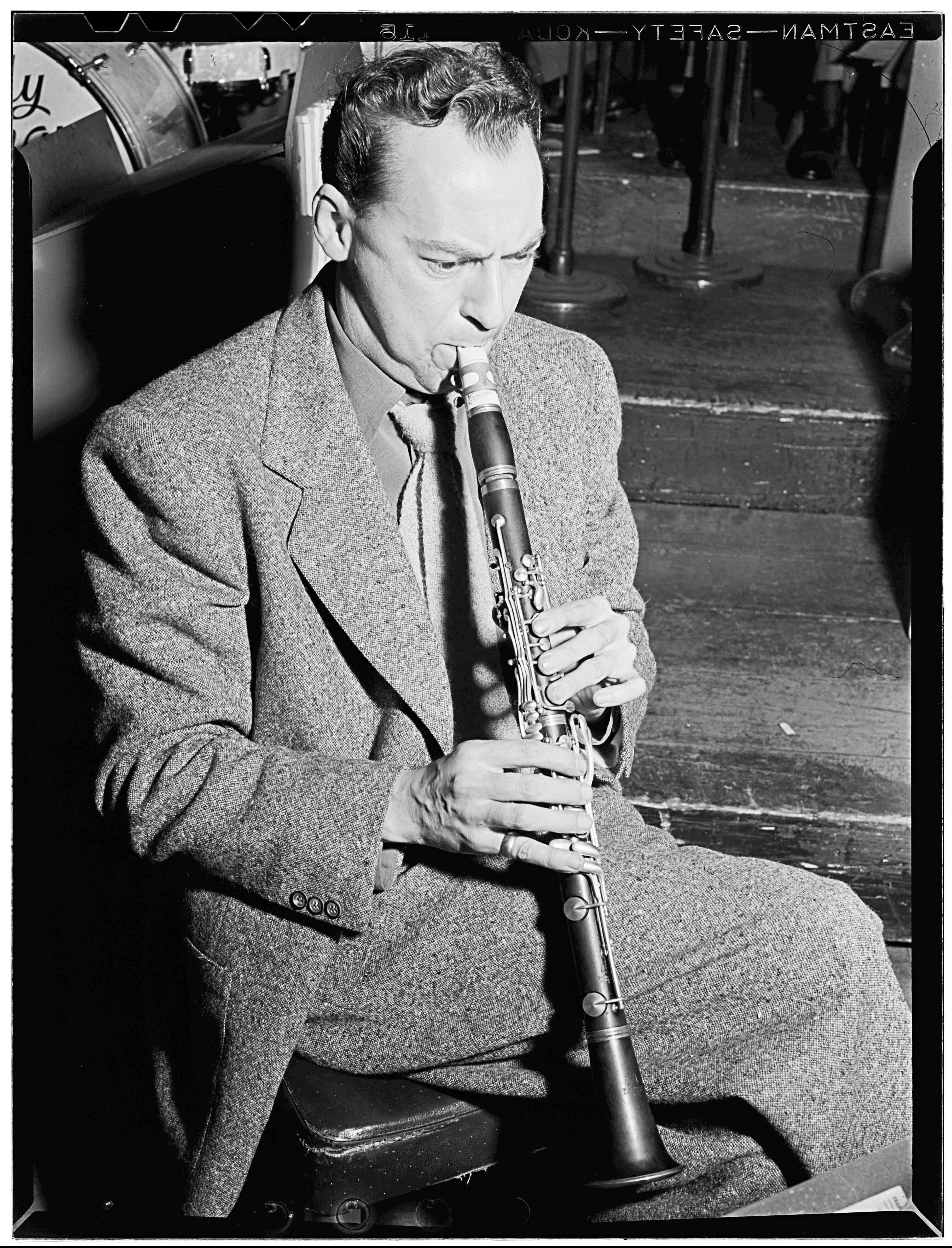 Woody Herman tocando su clarinete en el Carnegie Hall de Nueva York (1946). © william p. gottlieb