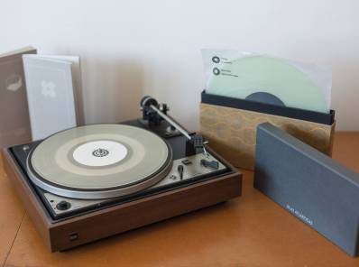 La edición física de Islas atlánticas incluía un vinilo y dos cuadernillos, uno dedicado a Isla Girante y otro a Isla Giróvaga.