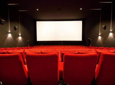 Penetración en un cine porno
