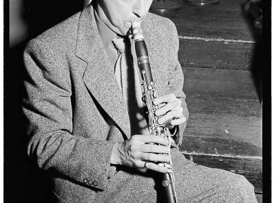 Woody Herman tocando su clarinete en el Carnegie Hall de Nueva York (1946). © william p. gottlieb 